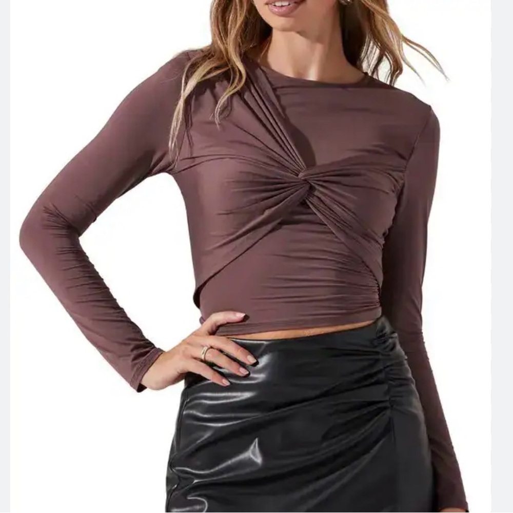 Astr Twist Front Long Sleeve Top